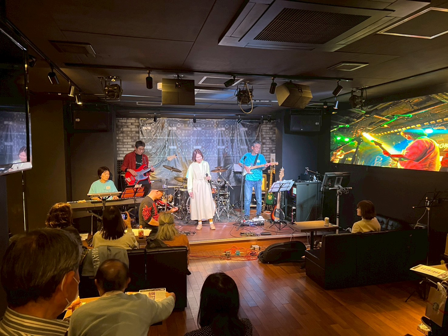 �N���b�N����Ɗg��ʐ^������܂�