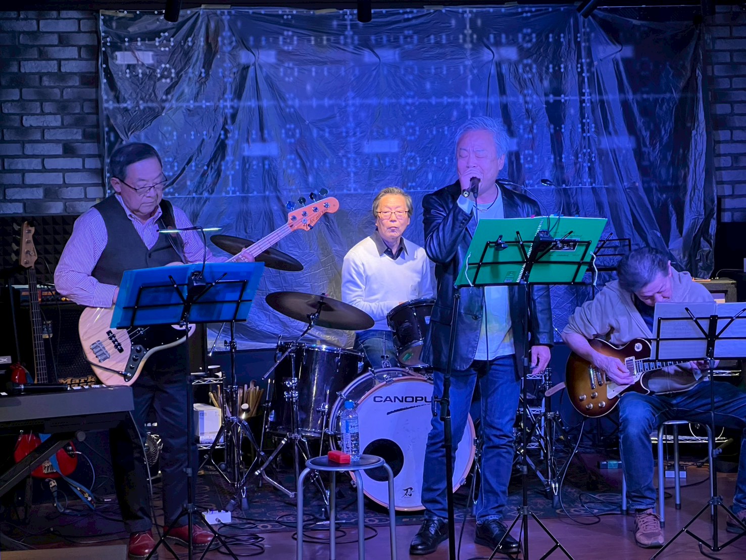 �N���b�N����Ɗg��ʐ^������܂�